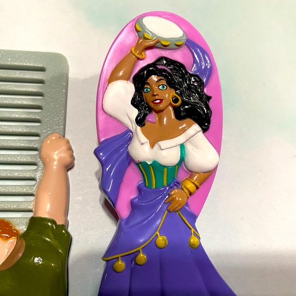 DISNEY VINTAGE 1996 THE HUNCHBACK OF NOTRE DAME ESMERALDA BRUSH & QUASIMODO COMB - Picture 4 of 8